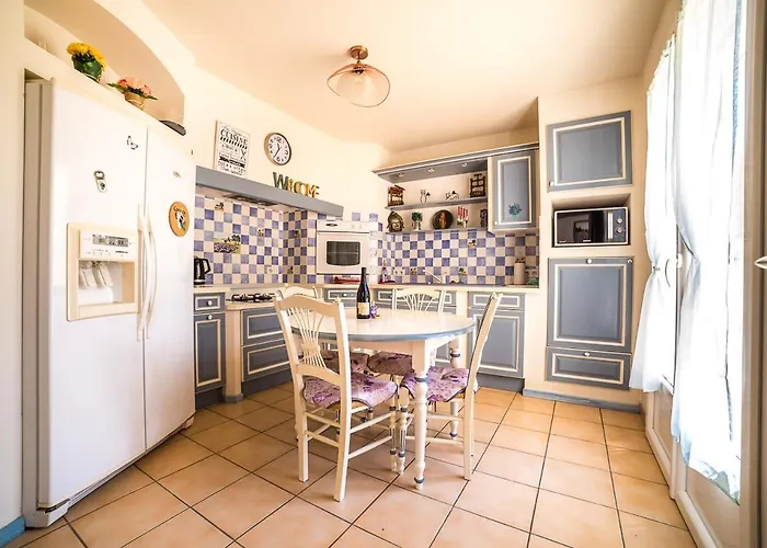 La Maison D'à Côté Hébergement de vacances *